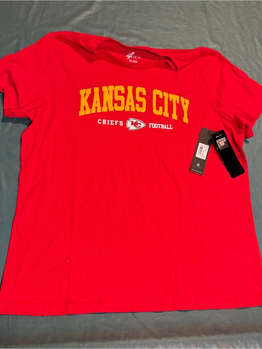 NEW W/Tags NFL Kansas City Chiefs Red Short Sleeve Tee with Gold Logo